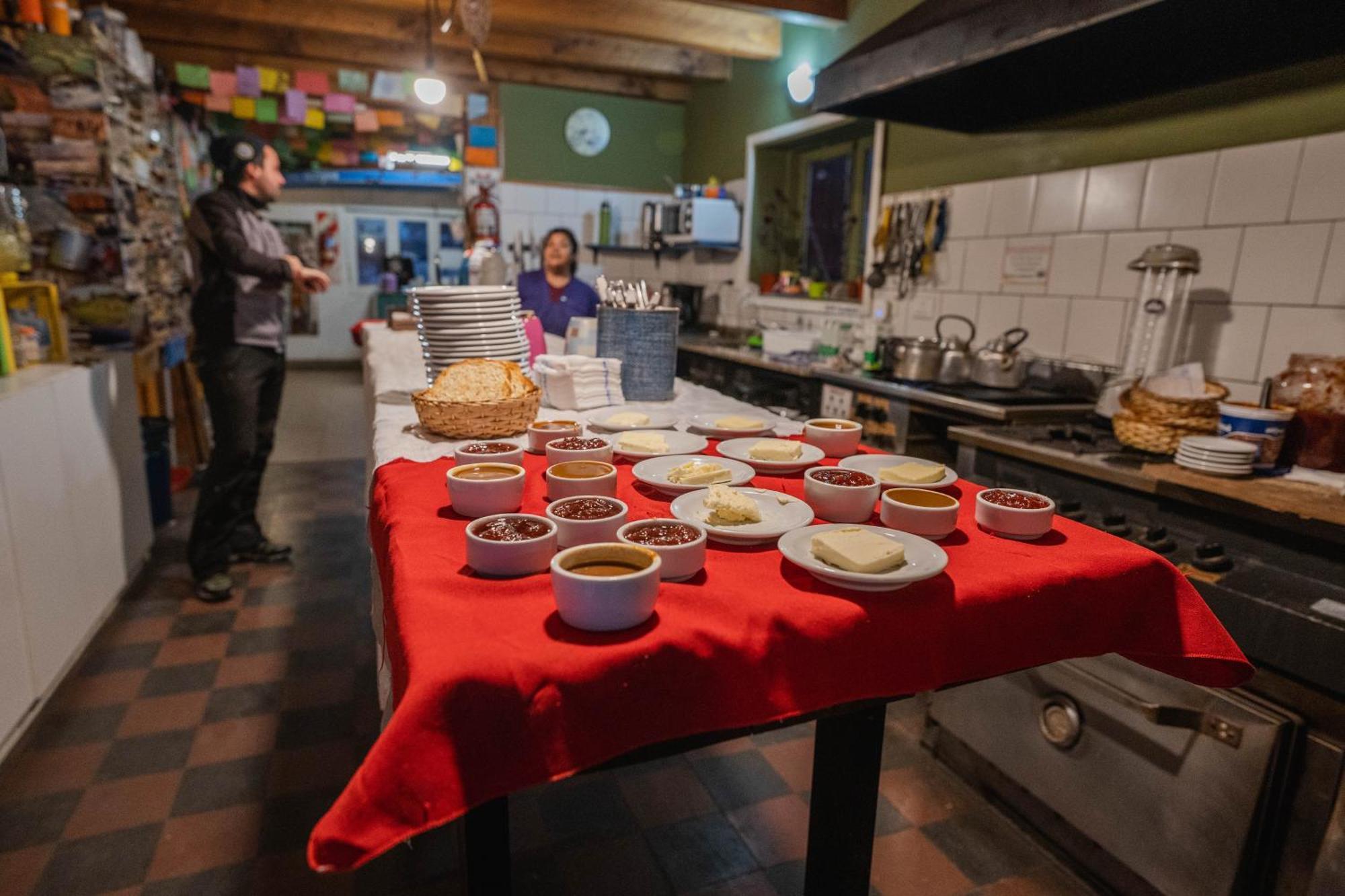 Alhue Patagonia Hostel ซาน มาร์ติง เด ลอส อันเดส ภายนอก รูปภาพ